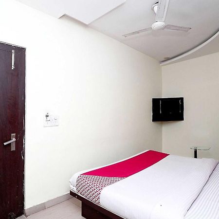 Chinhat Oyo Flagship Hotel Krishna מראה חיצוני תמונה