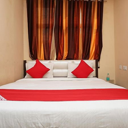 Chinhat Oyo Flagship Hotel Krishna מראה חיצוני תמונה