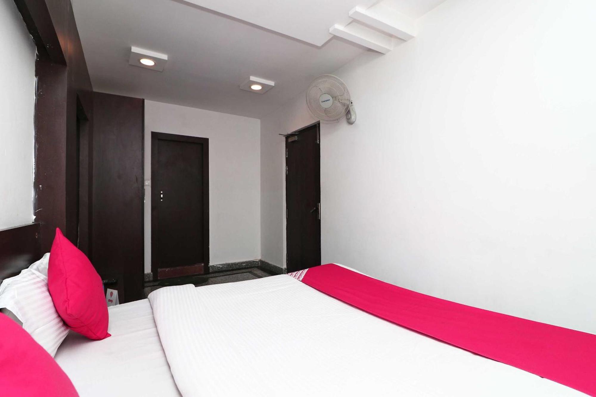 Chinhat Oyo Flagship Hotel Krishna מראה חיצוני תמונה