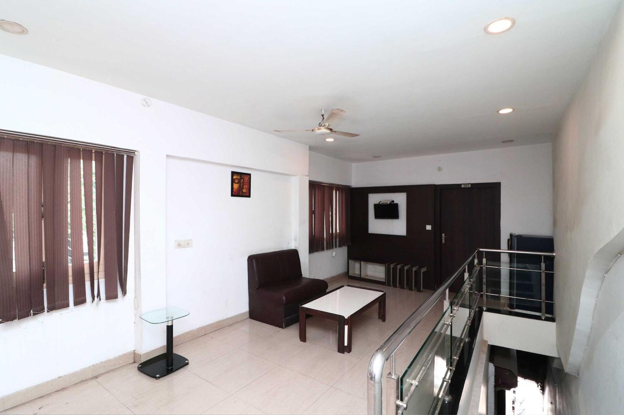 Chinhat Oyo Flagship Hotel Krishna מראה חיצוני תמונה