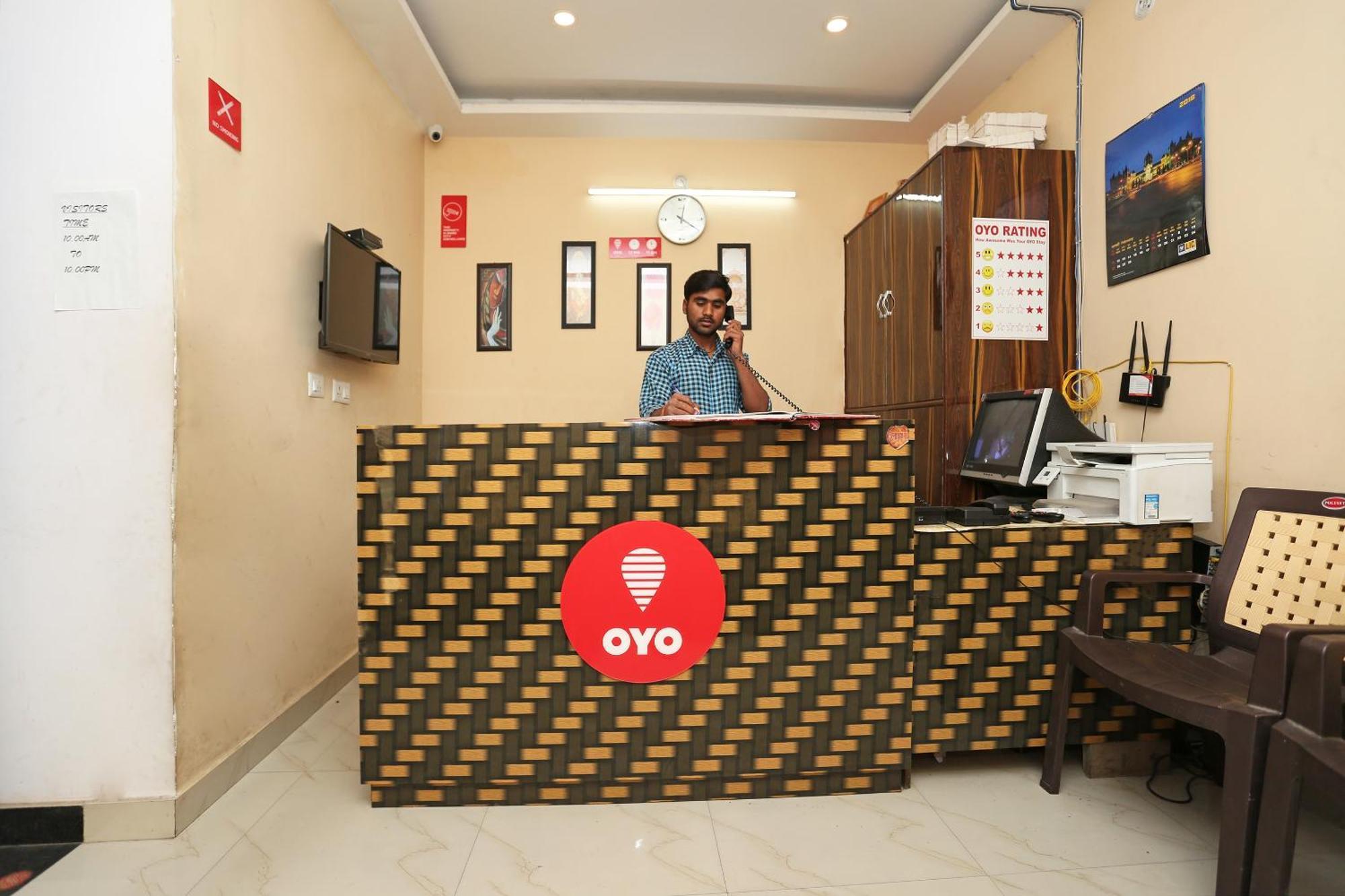 Chinhat Oyo Flagship Hotel Krishna מראה חיצוני תמונה
