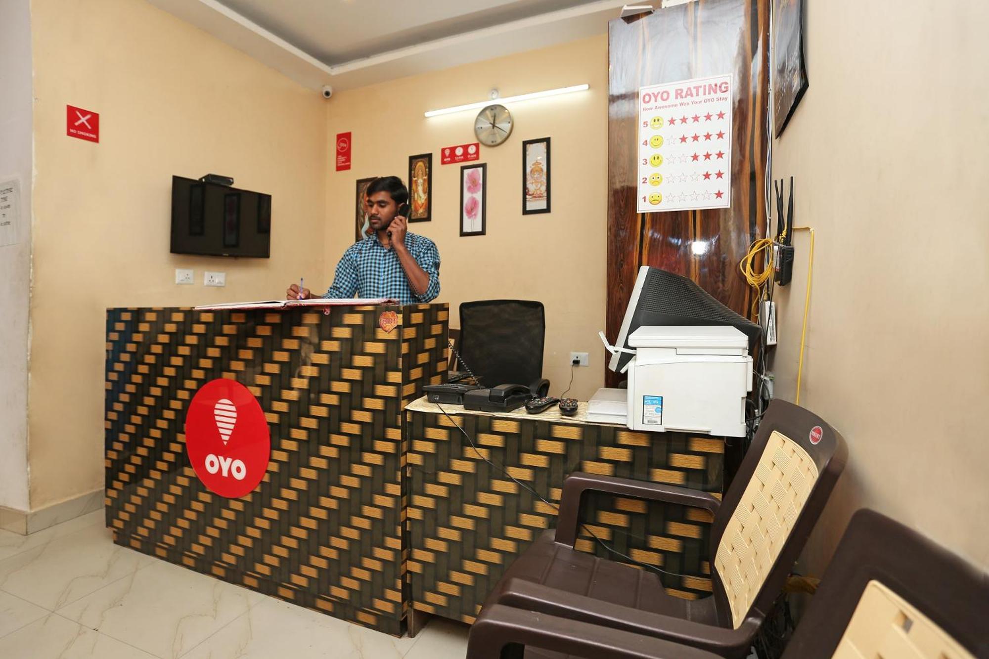 Chinhat Oyo Flagship Hotel Krishna מראה חיצוני תמונה