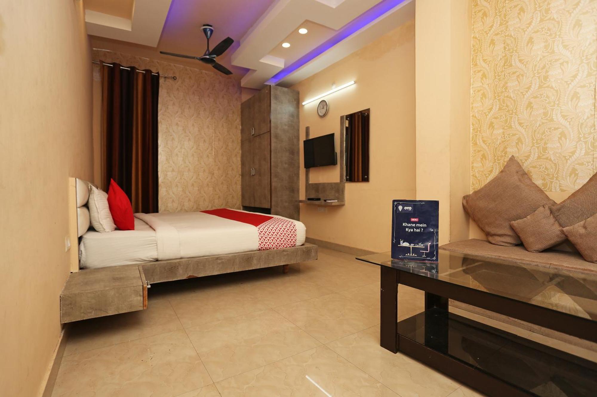 Chinhat Oyo Flagship Hotel Krishna מראה חיצוני תמונה