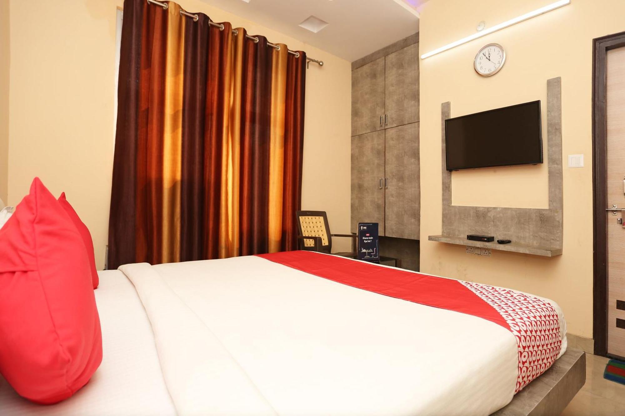 Chinhat Oyo Flagship Hotel Krishna מראה חיצוני תמונה